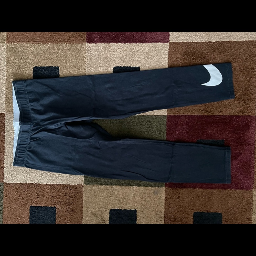 women’s black nike capris leggings